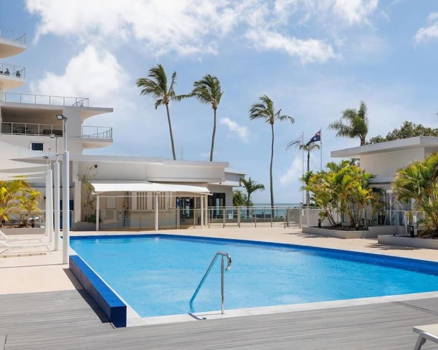 Water View Apartment- Pool Gym Parking- Simply Stunning Apartment in Hervey Bay