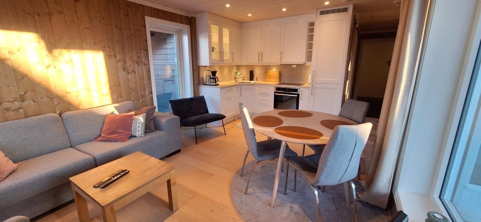 Kitchen or kitchenette, Living room, Seating area, Dining area, stove