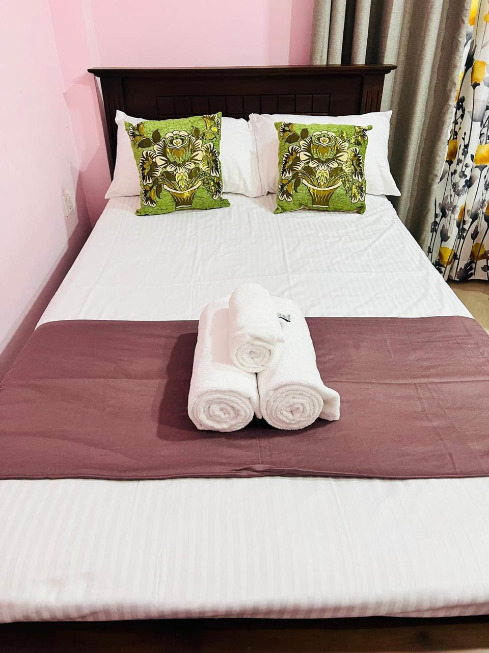 Bed, towels