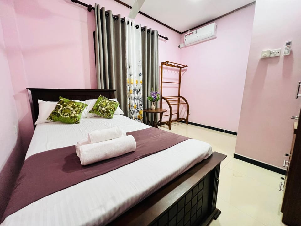 Bed, Bedroom, towels, air conditioner