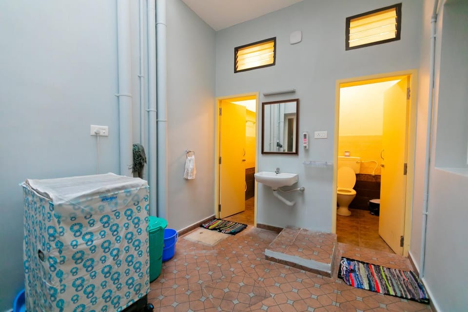 Toilet, Bathroom, towels
