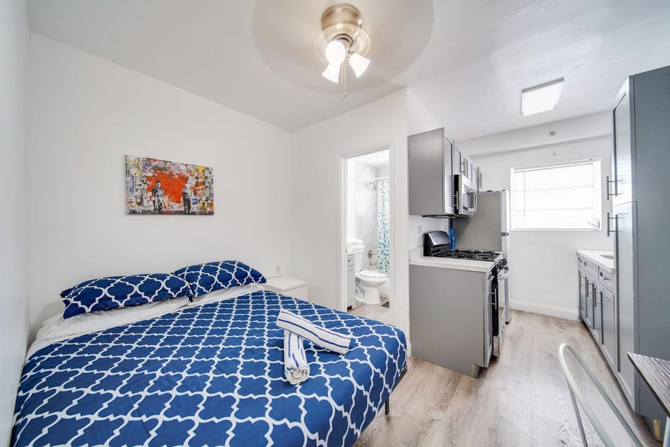 Ocean Drive Prime Apt w/2 Queen-Beds, South Beach Apartment in Flamingo Lummus