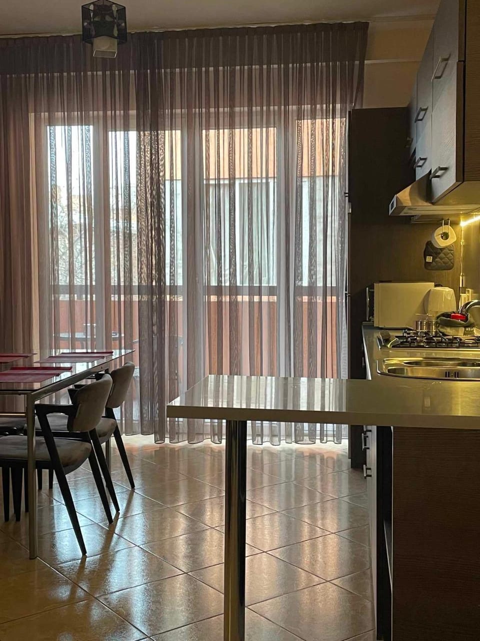 Kitchen or kitchenette, Dining area, minibar