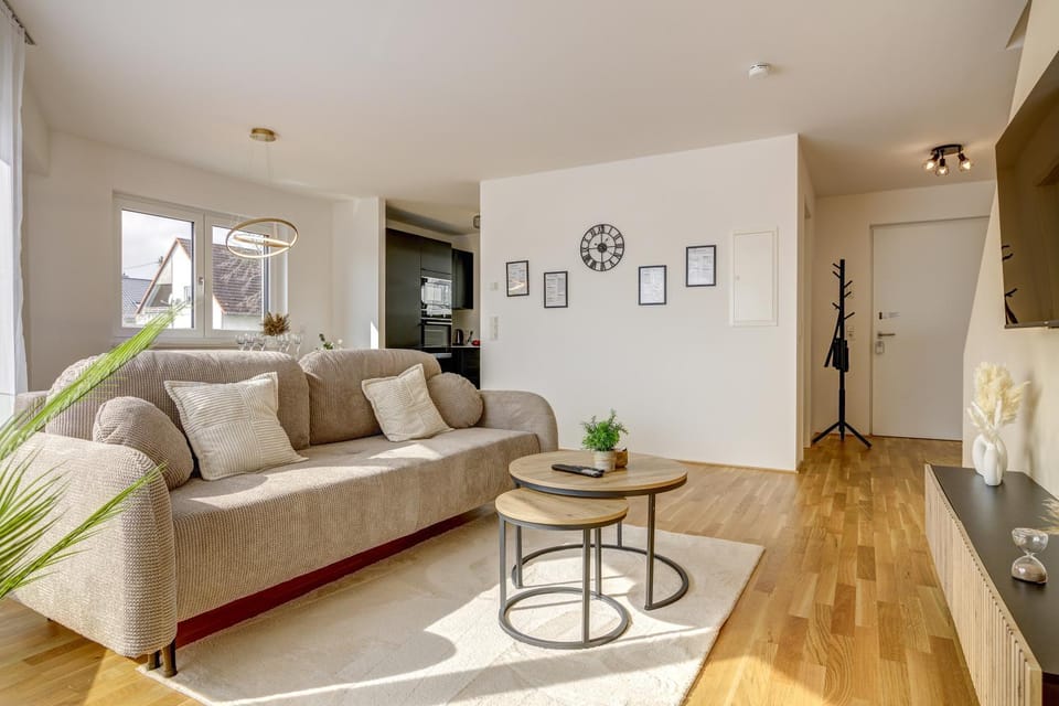 TV and multimedia, Kitchen or kitchenette, Living room, Seating area