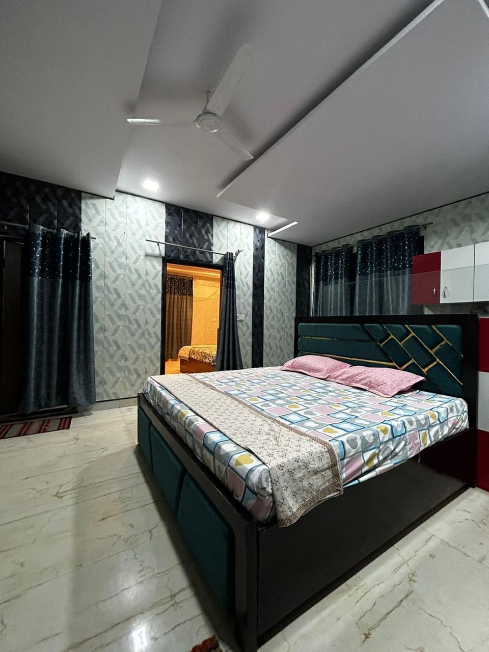 Bed, Photo of the whole room, Bedroom