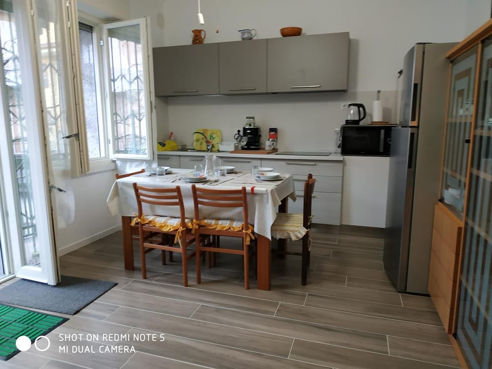 Coffee/tea facilities, Kitchen or kitchenette, minibar, pet friendly, stove