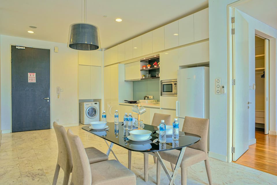 Kitchen or kitchenette, Seating area, Dining area