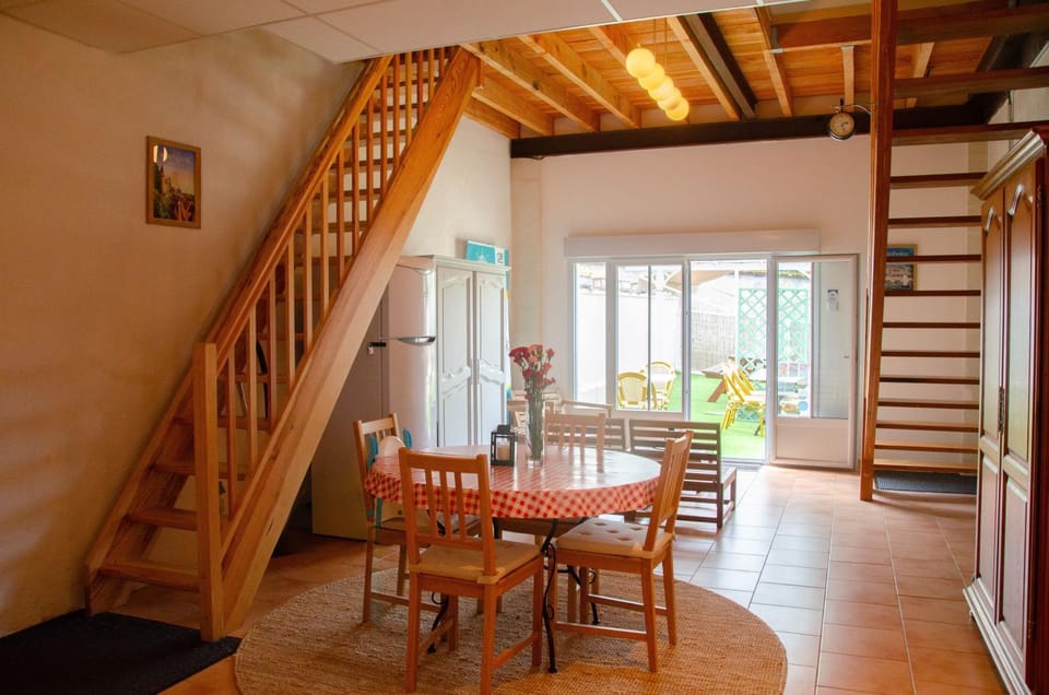 Dining area, Area and facilities