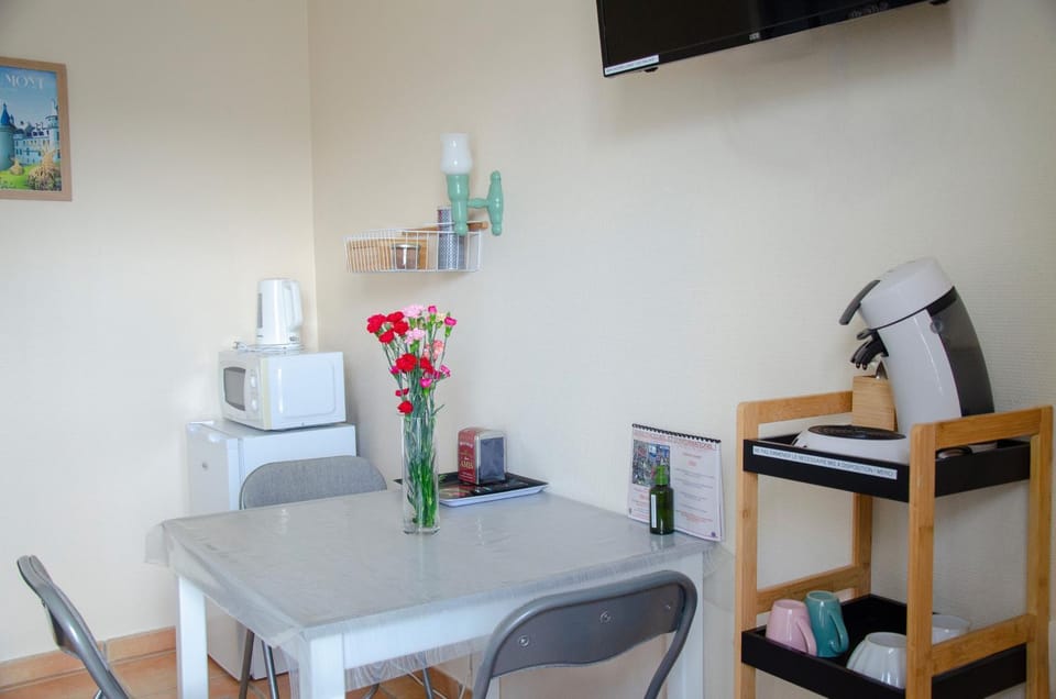 Coffee/tea facilities, Dining area, microwave