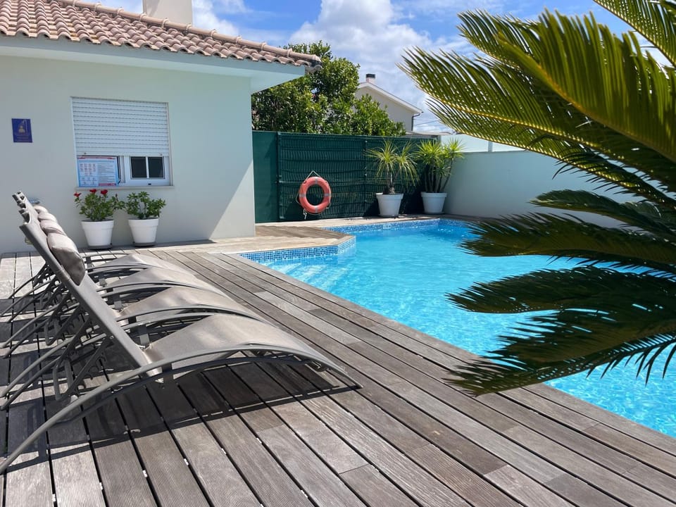 Swimming pool, sunbed