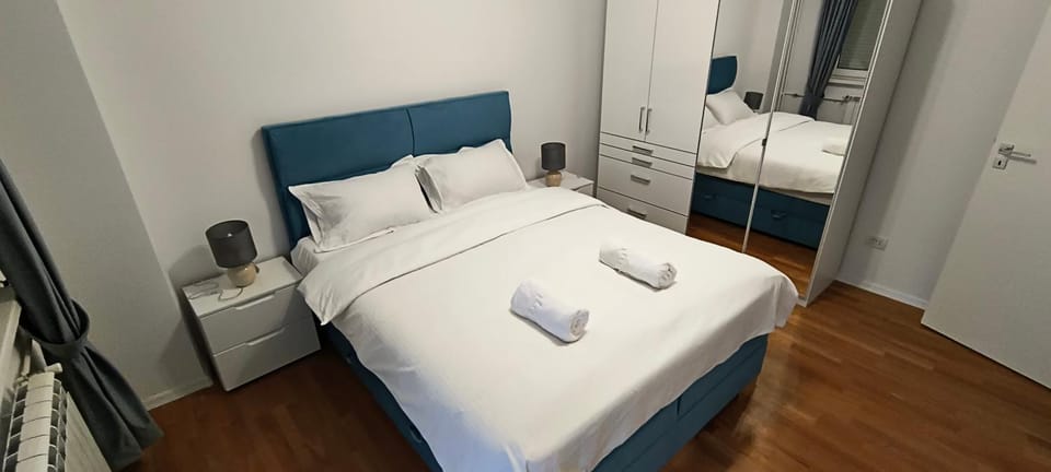 Luxury Intercontinental 4 bedrooms Old City Brand New Apartment Apartment in Bucharest