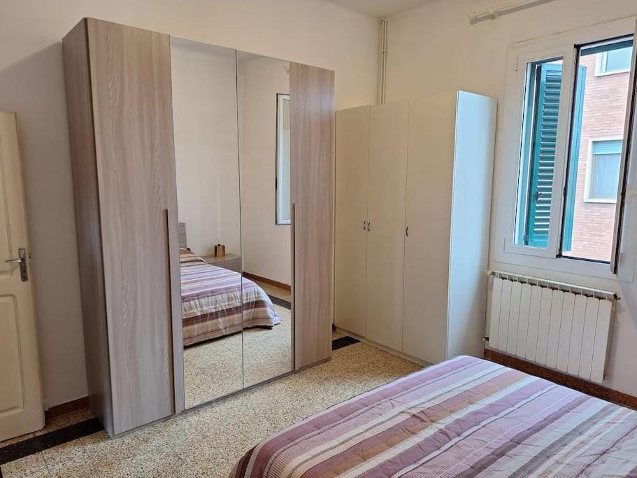 Bedroom, internet, wardrobe