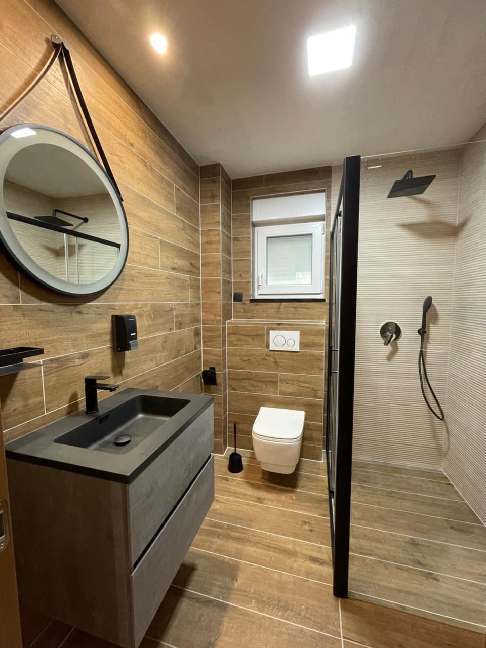 Shower, Toilet, Bathroom, towels