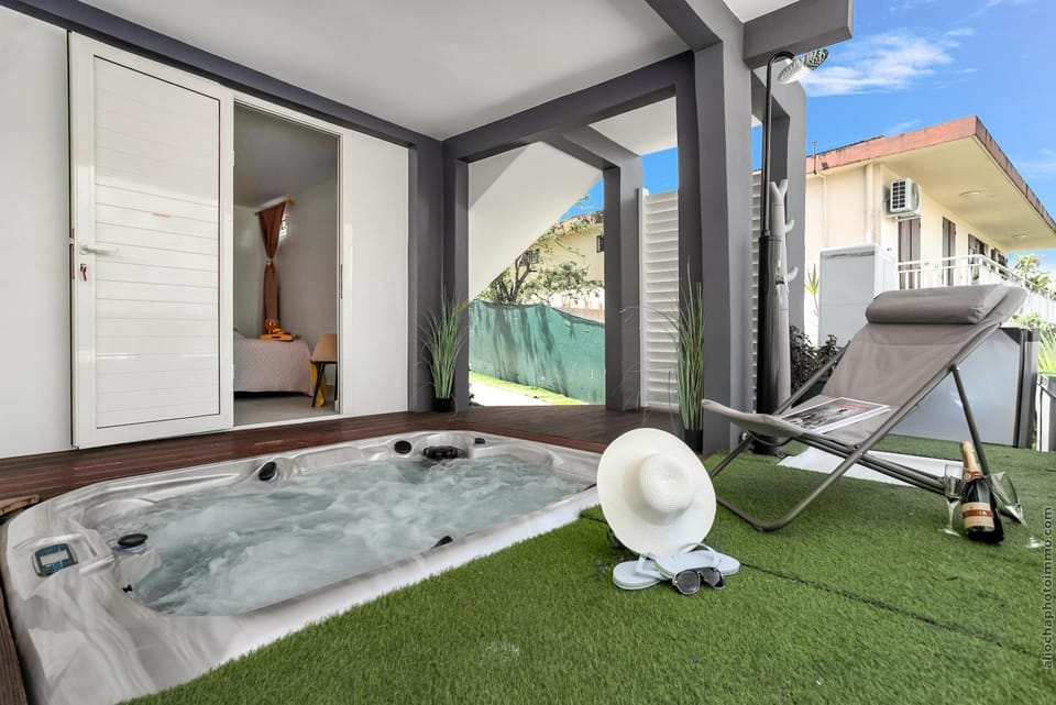 Patio, Hot Tub, Garden view