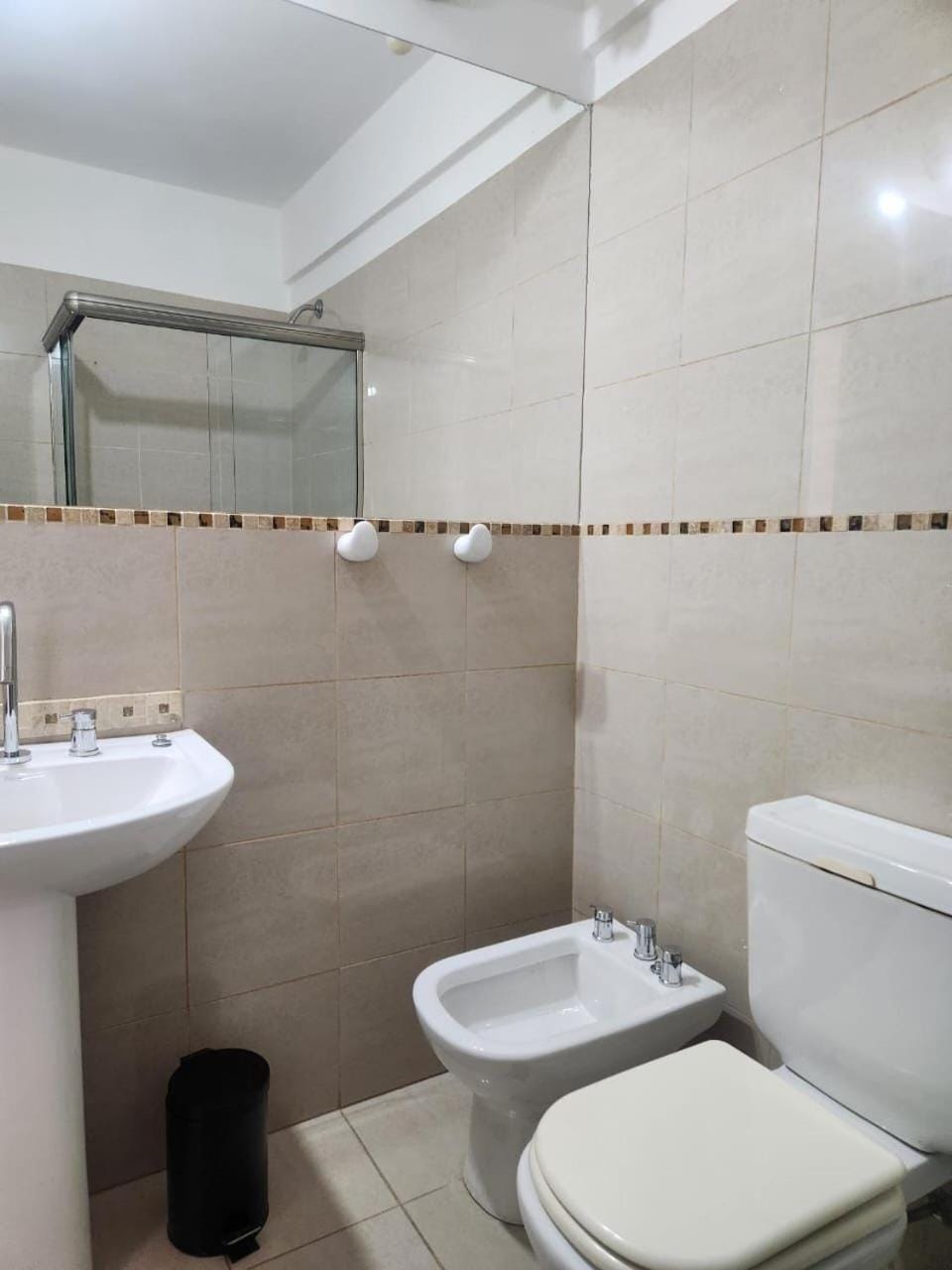 Shower, Toilet, Bathroom, bidet, towels