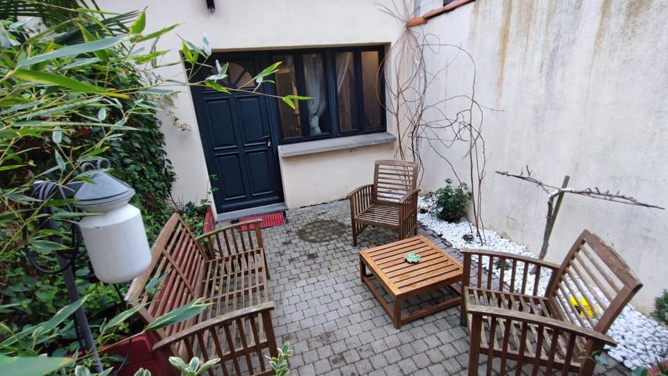 Patio, Day, Garden, Garden, Balcony/Terrace, Inner courtyard view