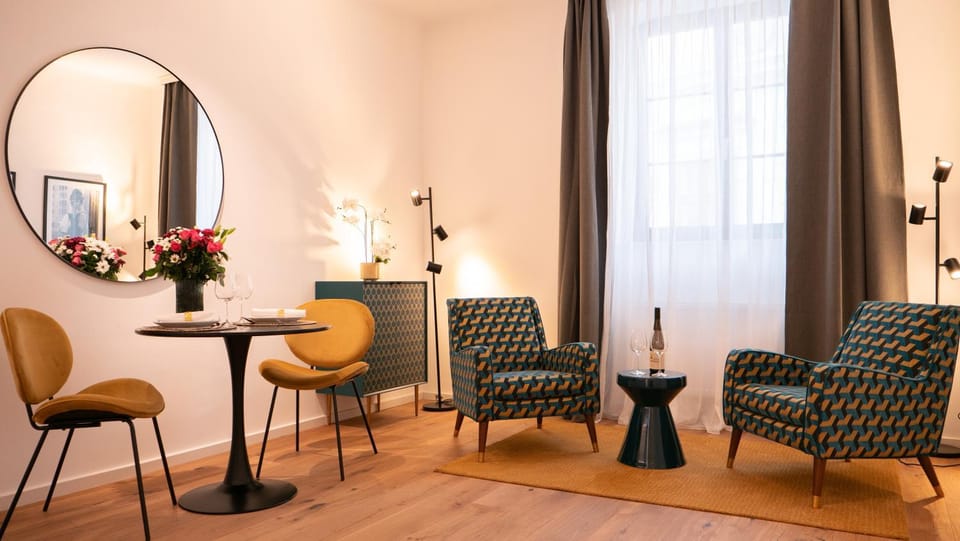 Living room, Seating area, Dining area