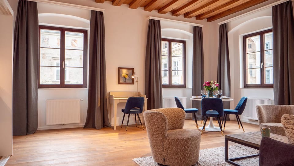 Living room, Seating area, Dining area