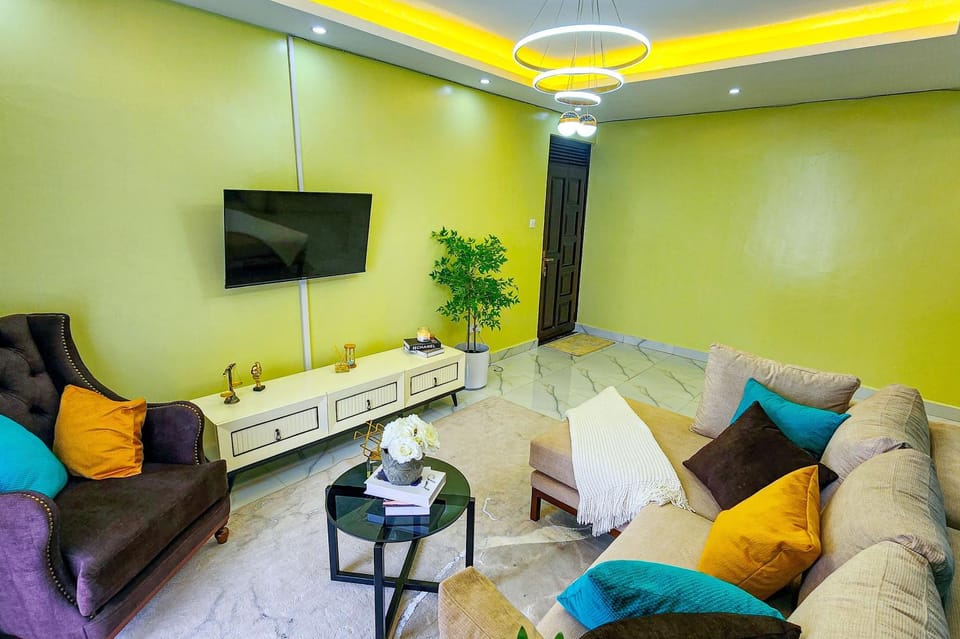Communal lounge/ TV room, TV and multimedia, Living room, Seating area, Evening entertainment