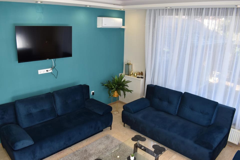 Communal lounge/ TV room, TV and multimedia, Living room