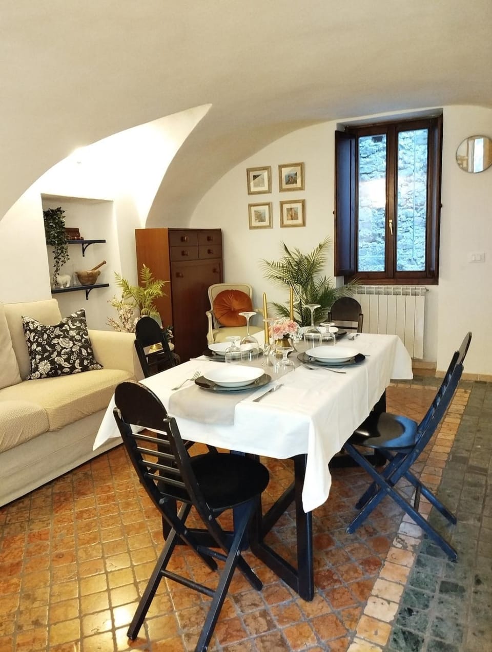 Living room, Dining area