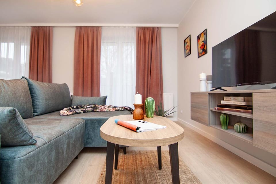 Communal lounge/ TV room, TV and multimedia, Living room, Seating area, Evening entertainment