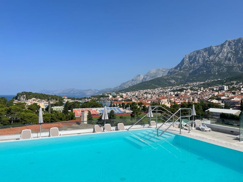 Day, City view, Mountain view, Pool view, Swimming pool, sunbed