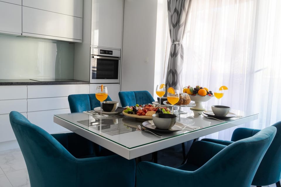 Kitchen or kitchenette, Food and drinks, Dining area, Food, pet friendly