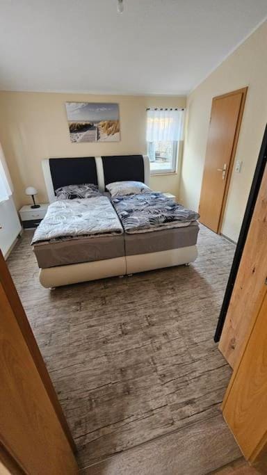 Bed, TV and multimedia, Photo of the whole room, Bedroom, wardrobe
