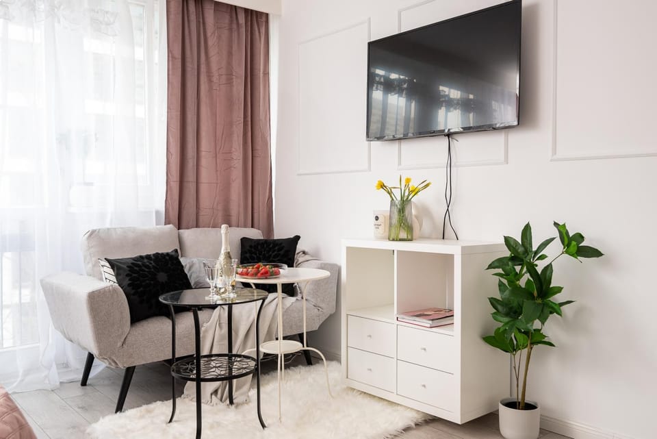TV and multimedia, Living room, Seating area, Dining area, Evening entertainment