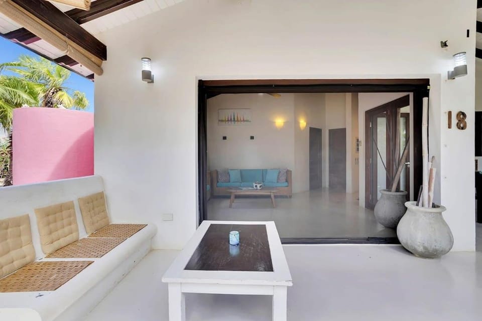 Casa Magnolia Communal Pool and Outdoor Shower House in Venezuela