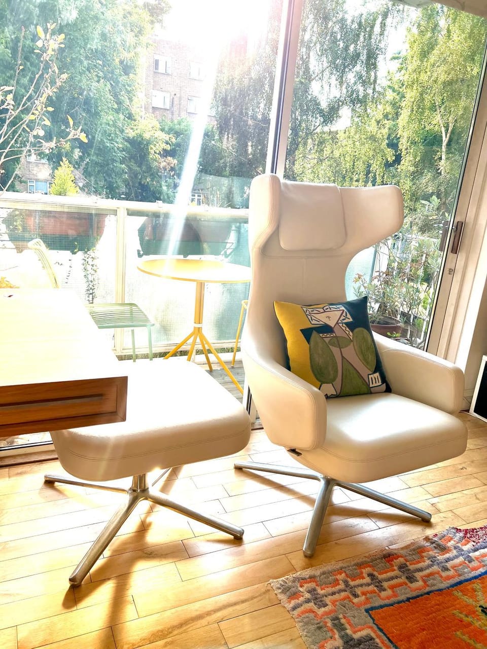 Seating area, Bedroom, Garden view