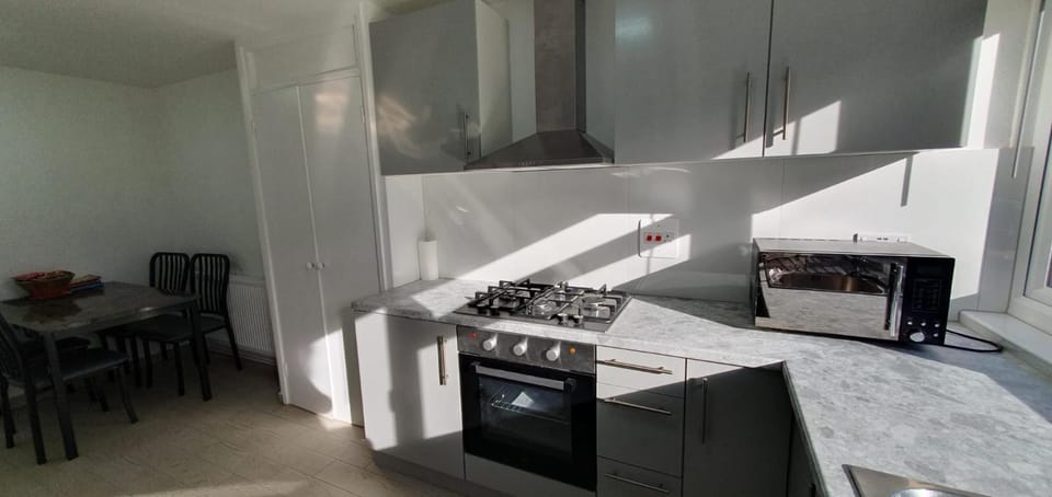 Kitchen or kitchenette, Dining area, dishwasher, minibar, pet friendly, stove, toaster