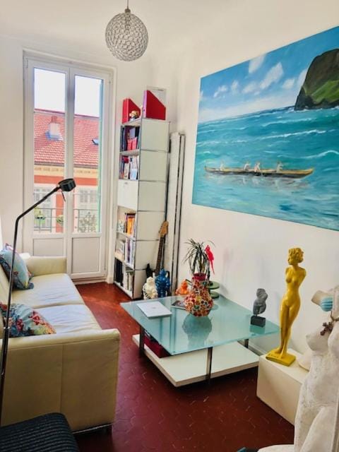Living room, Photo of the whole room