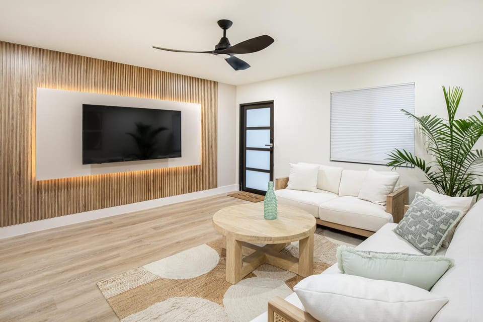 Communal lounge/ TV room, TV and multimedia, Living room, Seating area, fireplace