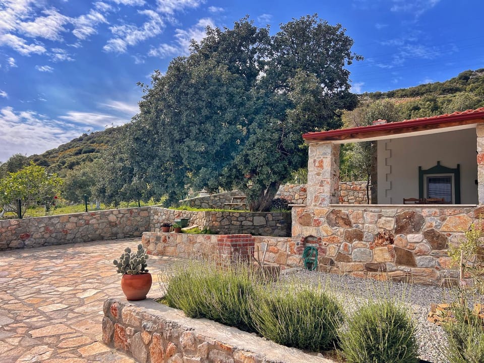 Property building, Spring, Day, Natural landscape, Garden, Garden view, Mountain view