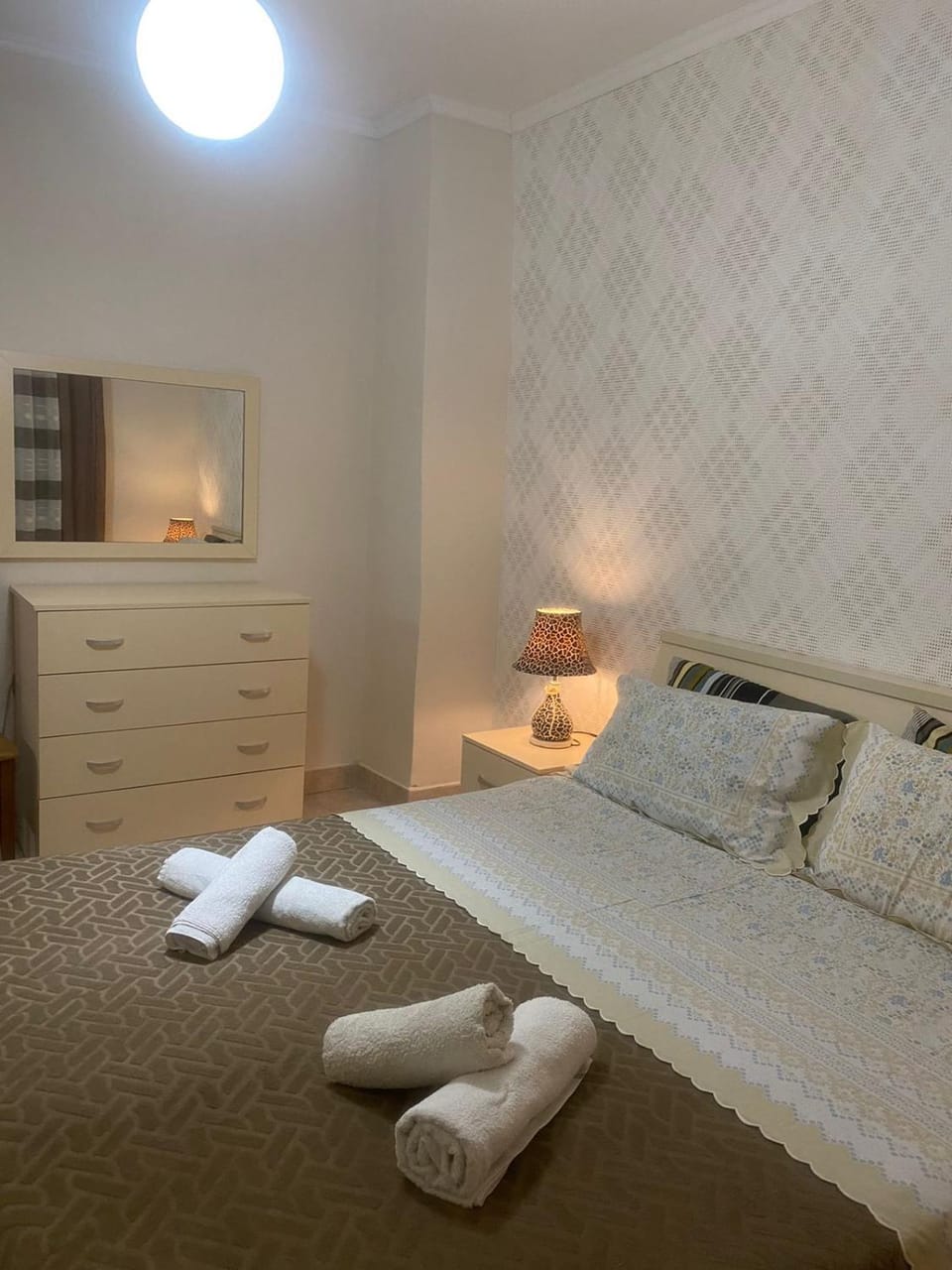 Bedroom, towels