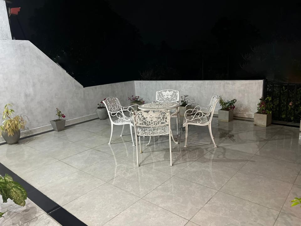 View (from property/room), Balcony/Terrace, Seating area