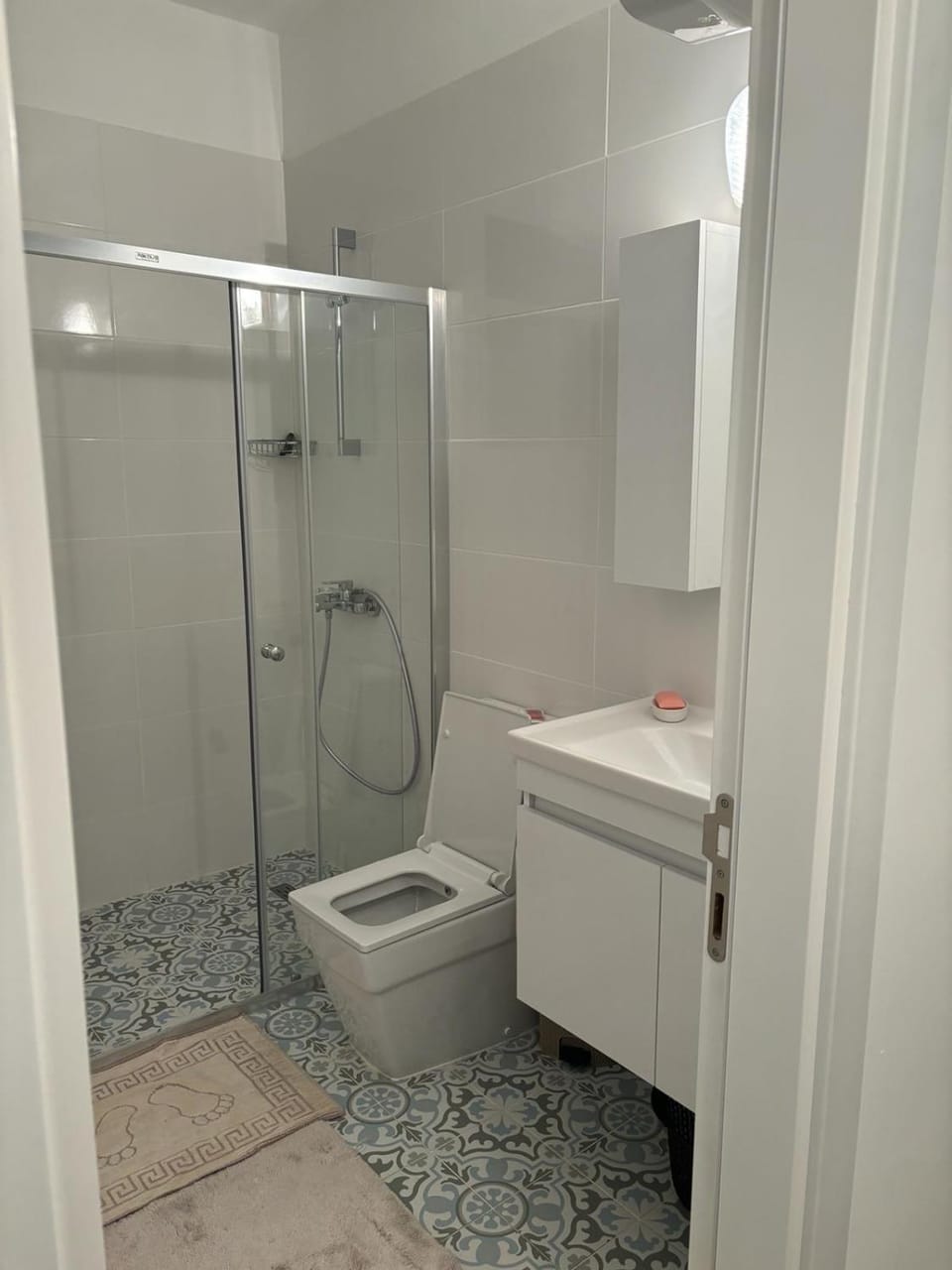 Shower, Toilet, Bathroom, Bath