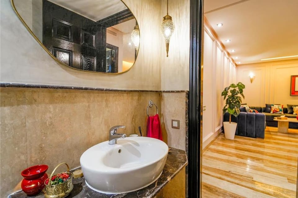 Moonlight Apt Guéliz Jacuzzi&Terrace privé Apartment in Marrakesh