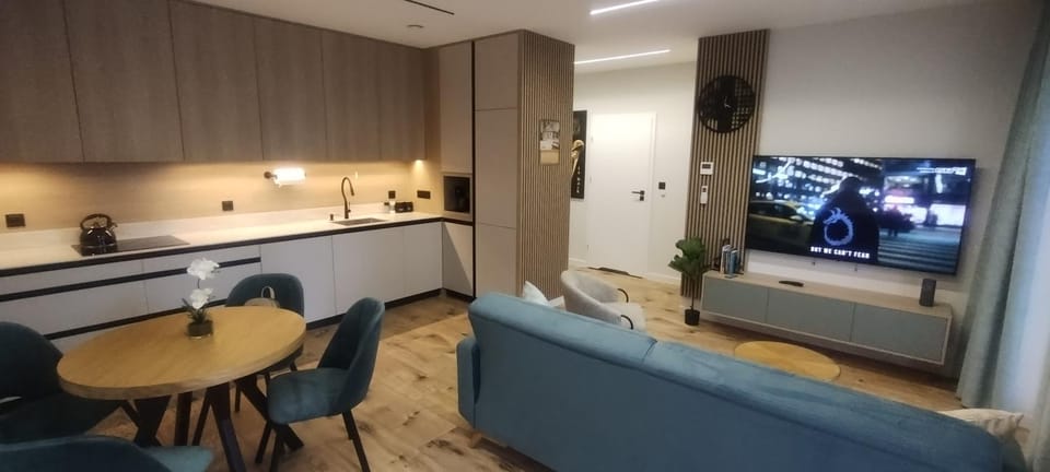 TV and multimedia, Living room, Seating area, Dining area