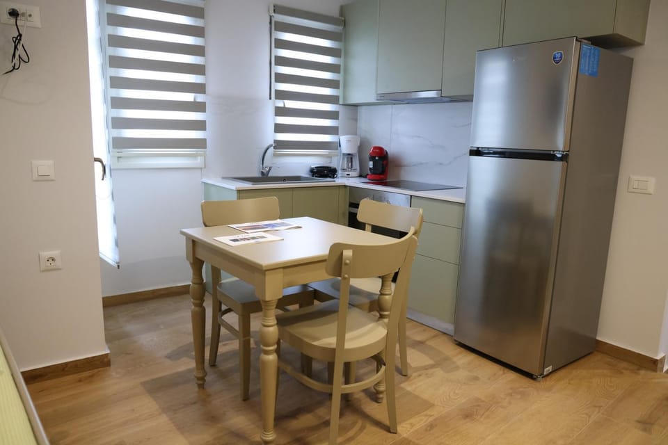 Kitchen or kitchenette, kitchen