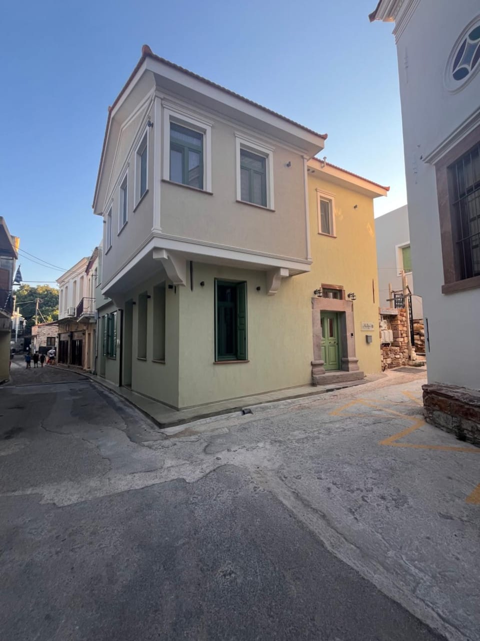 Property building, Neighbourhood