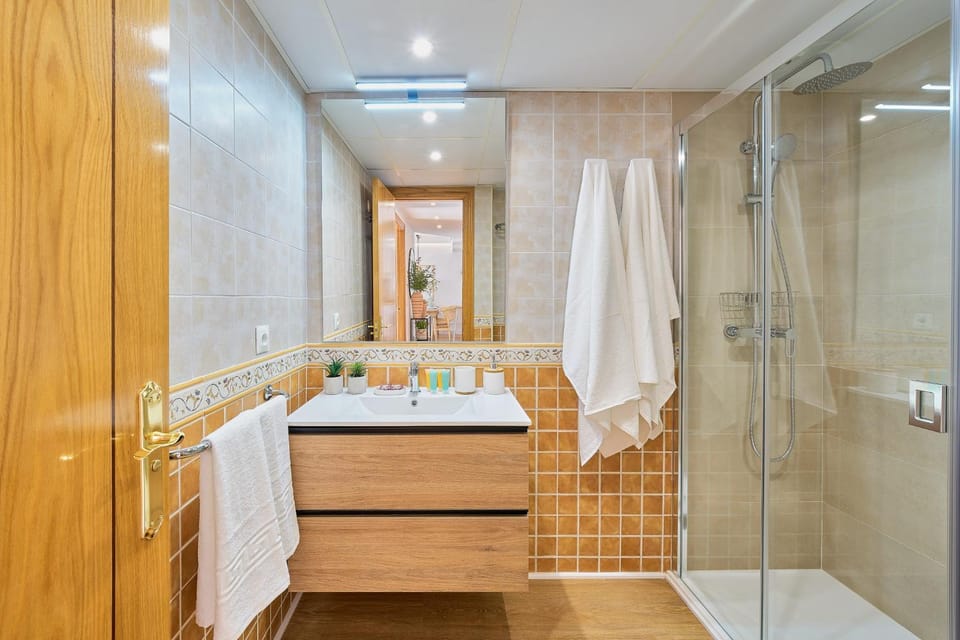 Bathroom, towels
