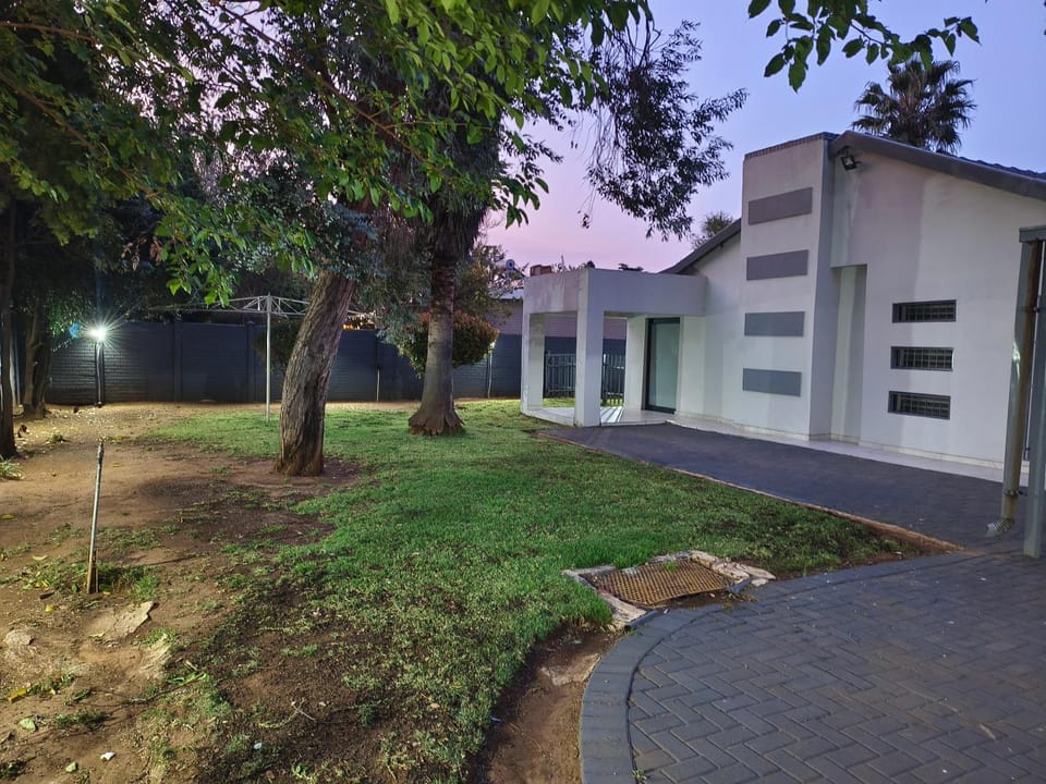 Property building, Natural landscape, Garden, Garden view