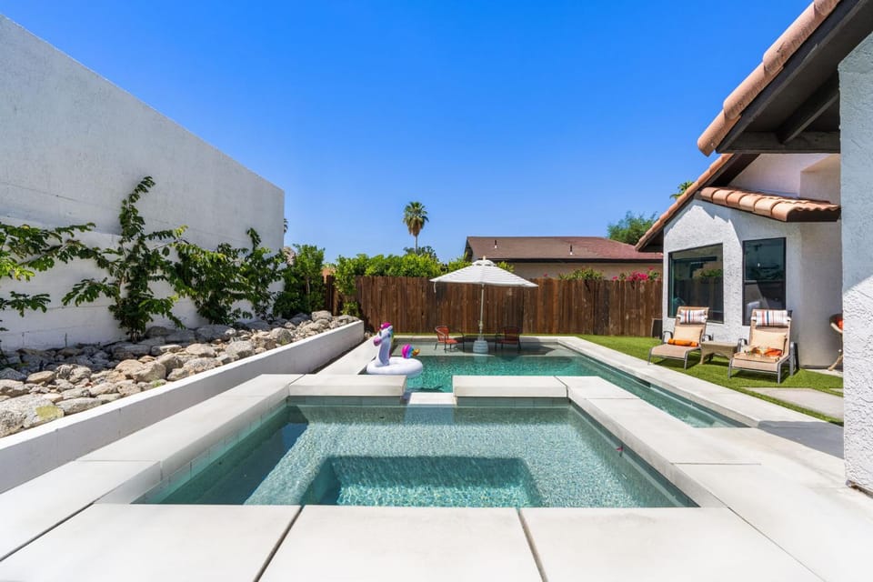 Swimming pool, Swimming pool