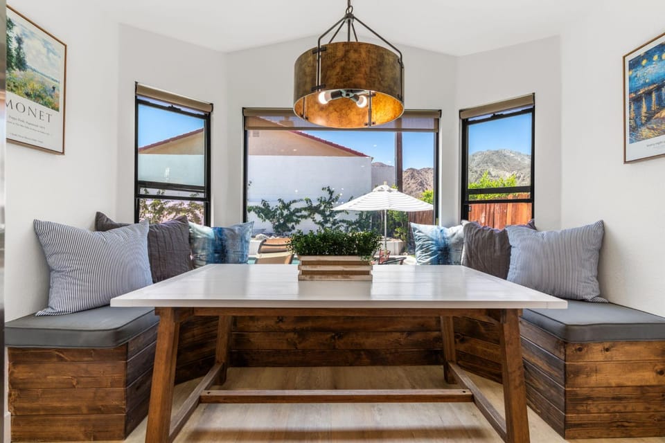 Seating area, Dining area
