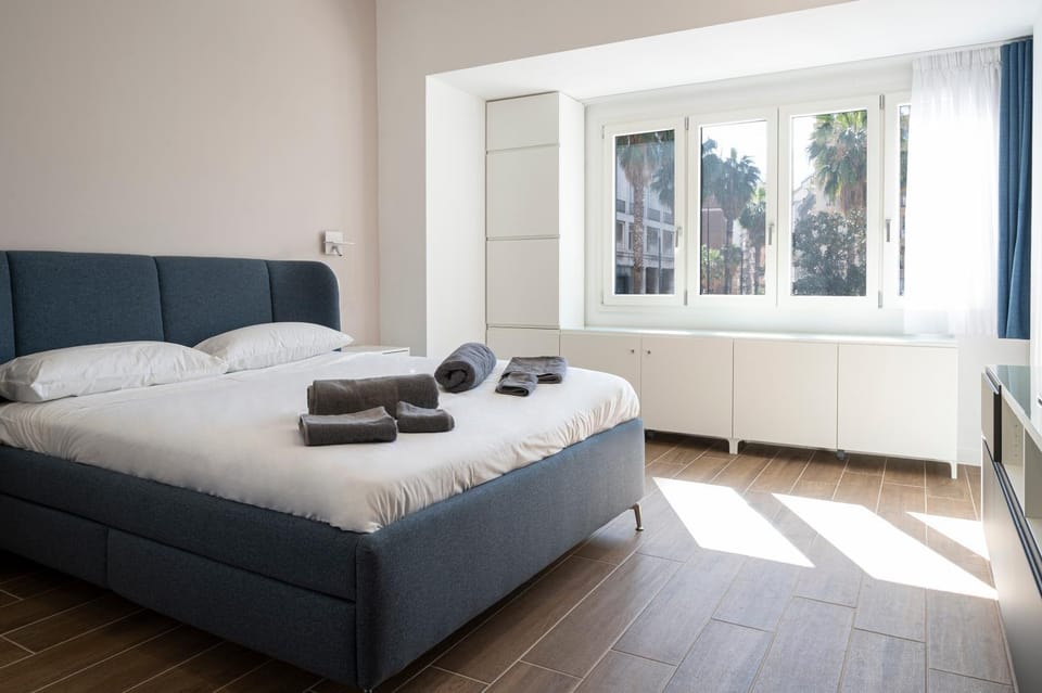 Bed, Photo of the whole room, Bedroom, towels