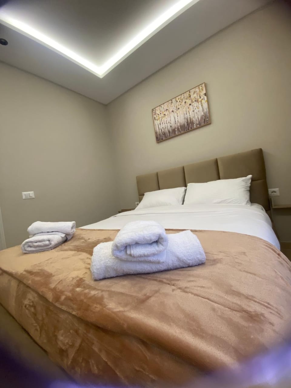 Bed, Bedroom, towels