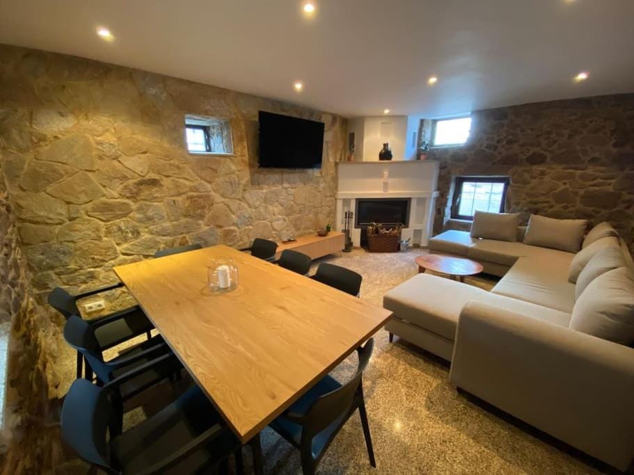 TV and multimedia, Living room, Seating area, Dining area, flat iron